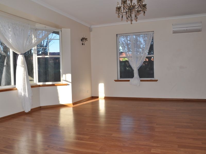 9 Warland Avenue, Victor Harbor SA 5211