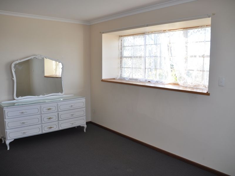 9 Warland Avenue, Victor Harbor SA 5211