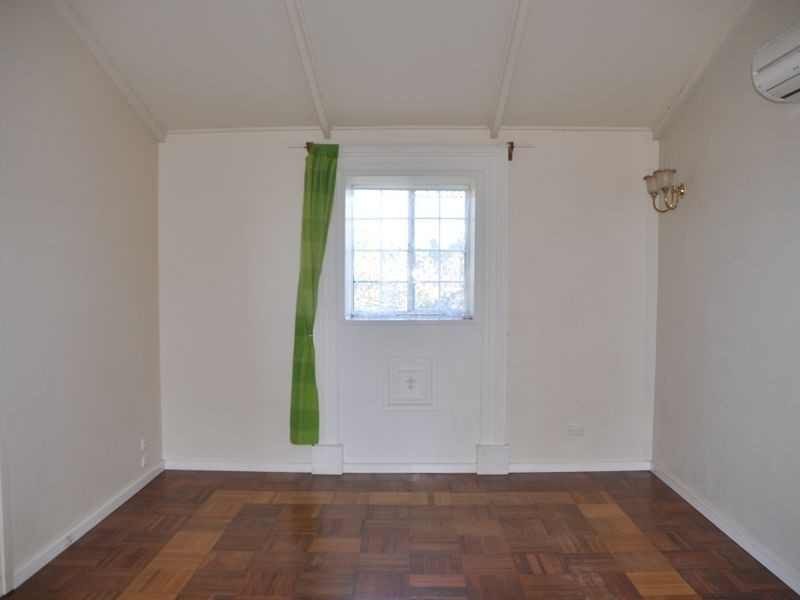 9 Warland Avenue, Victor Harbor SA 5211