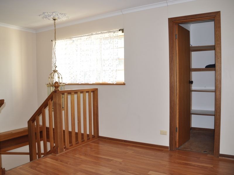 9 Warland Avenue, Victor Harbor SA 5211