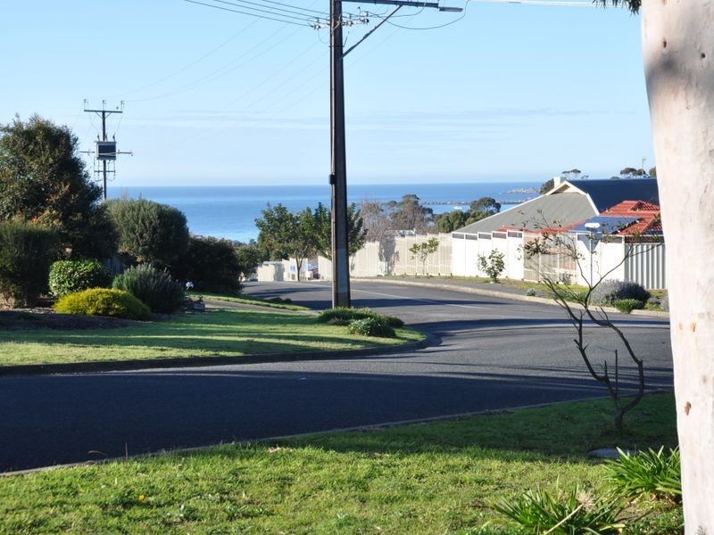 9 Warland Avenue, Victor Harbor SA 5211