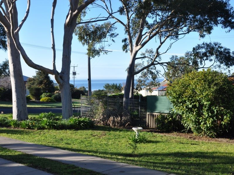 9 Warland Avenue, Victor Harbor SA 5211