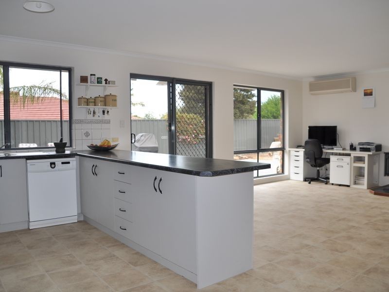 4 Yates Avenue, Hayborough SA 5211