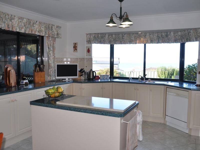 32 Southern Right Cres, Encounter Bay SA 5211