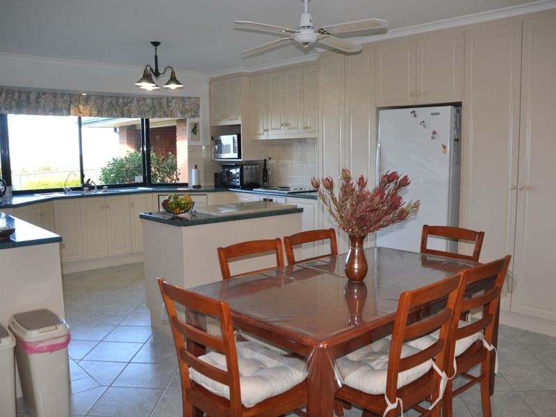 32 Southern Right Cres, Encounter Bay SA 5211