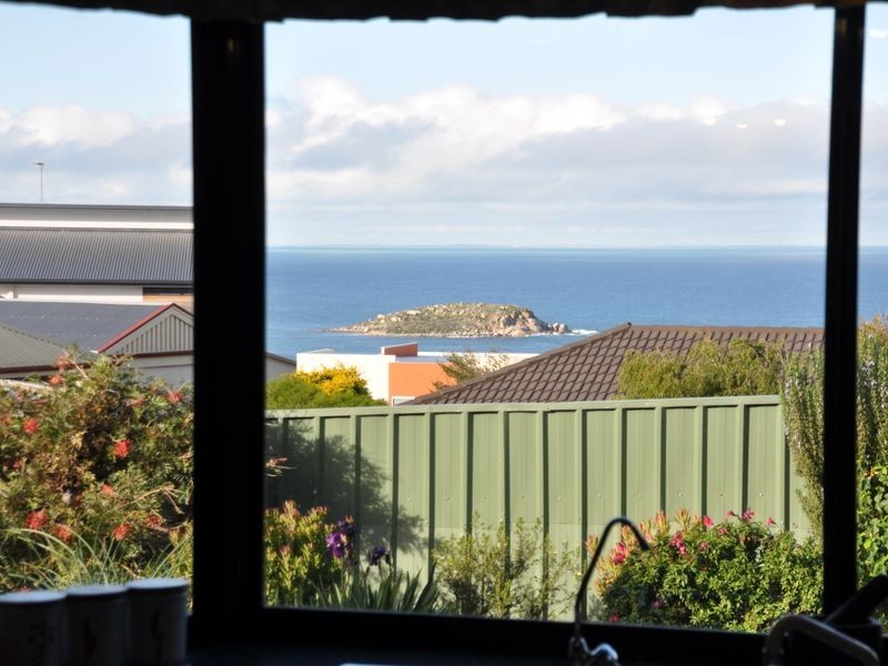 32 Southern Right Cres, Encounter Bay SA 5211
