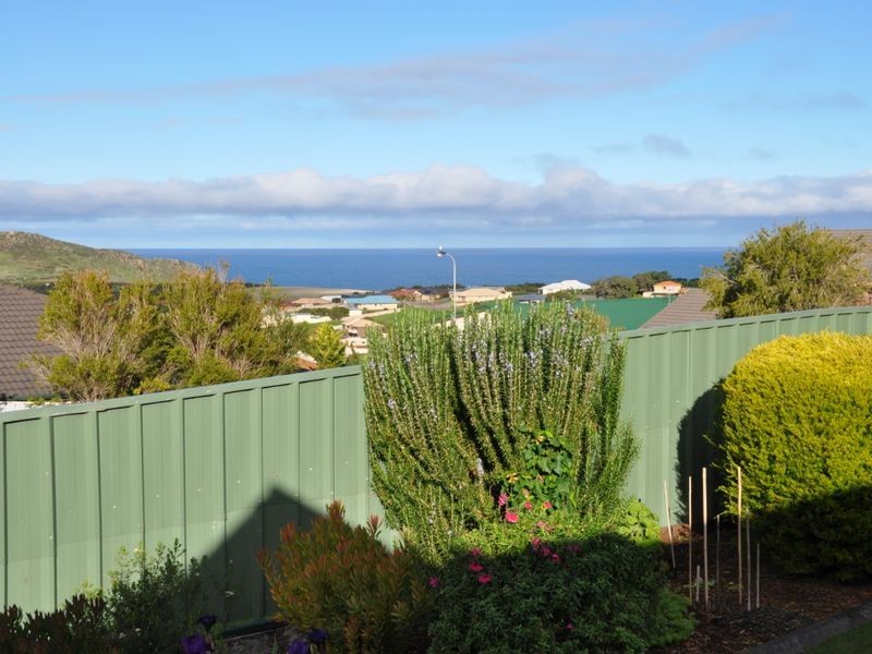 32 Southern Right Cres, Encounter Bay SA 5211