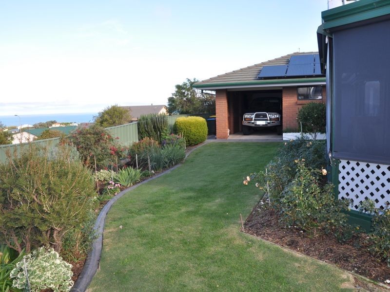32 Southern Right Cres, Encounter Bay SA 5211