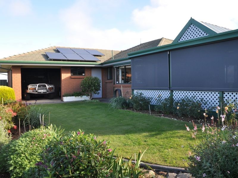 32 Southern Right Cres, Encounter Bay SA 5211