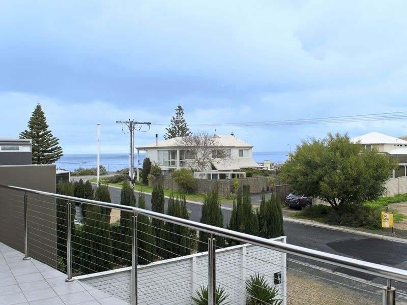 3/4 Wood Street, Encounter Bay SA 5211