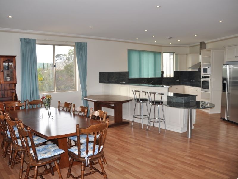 21 Honeyman Grove, Mccracken SA 5211