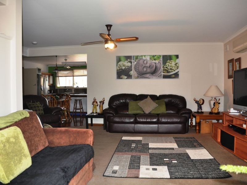 12 Swain Road, Victor Harbor SA 5211