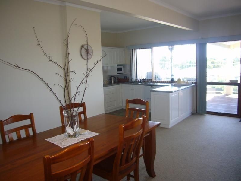 27 Nevin Avenue, Encounter Bay SA 5211