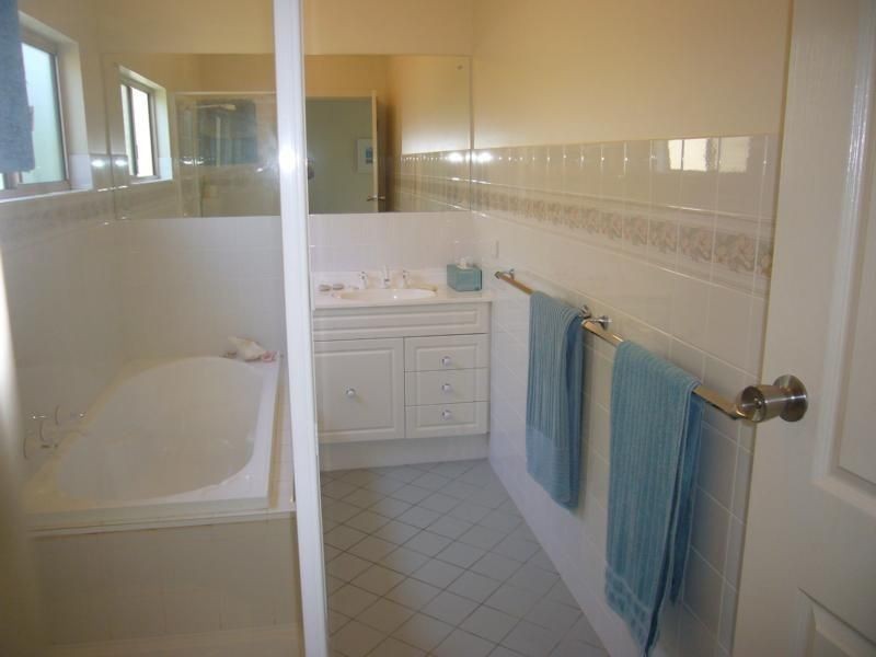 27 Nevin Avenue, Encounter Bay SA 5211