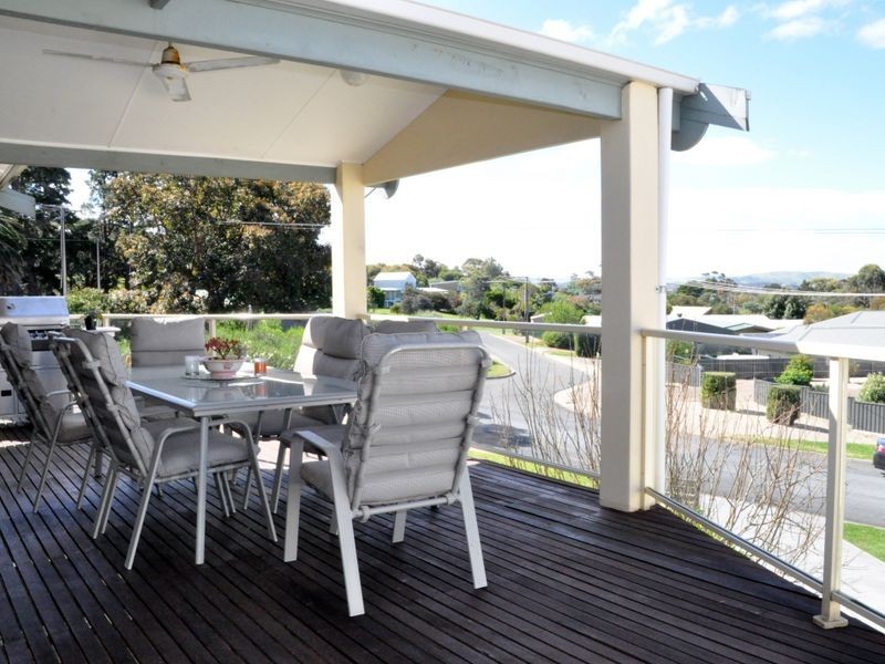 27 Nevin Avenue, Encounter Bay SA 5211