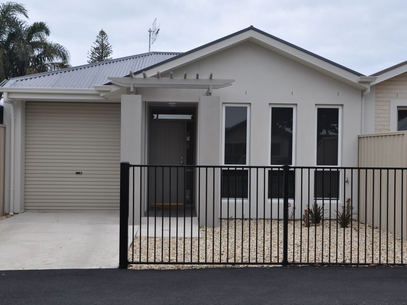 18 Sturt Street, Victor Harbor SA 5211