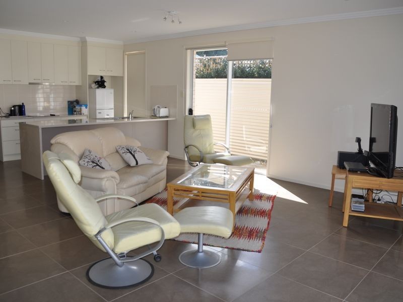 18 Sturt Street, Victor Harbor SA 5211