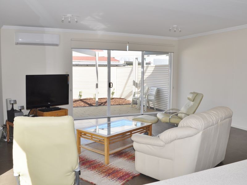 18 Sturt Street, Victor Harbor SA 5211