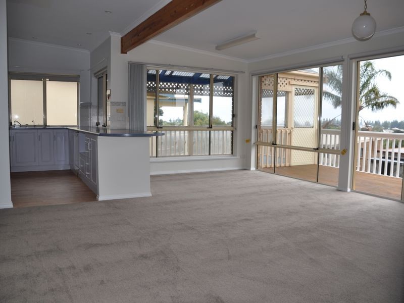 5 Edzell Court, Victor Harbor SA 5211