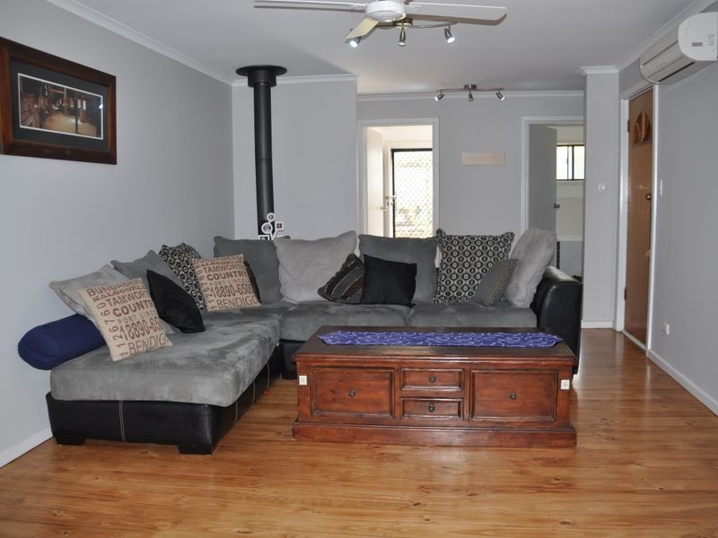 16 Richardson Road, Victor Harbor SA 5211
