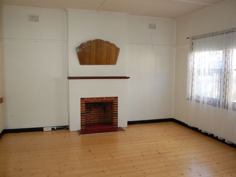 11 Lindsay Street, Victor Harbor SA 5211