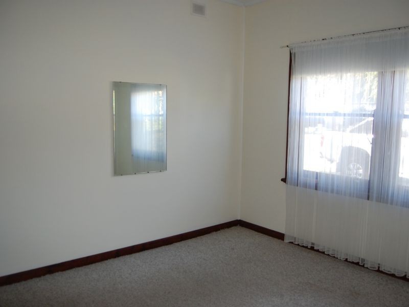 11 Lindsay Street, Victor Harbor SA 5211