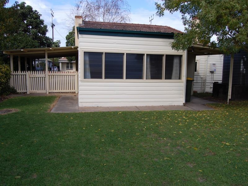 11 Lindsay Street, Victor Harbor SA 5211