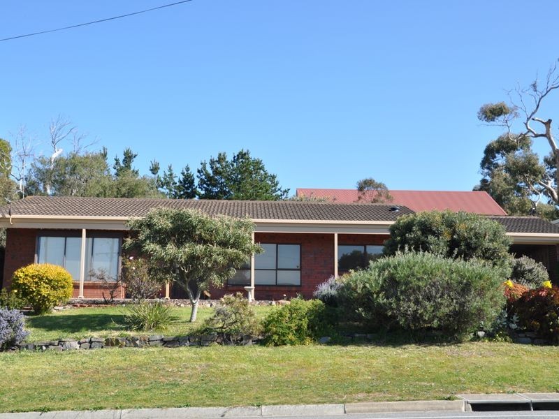 35 Renown Avenue, Victor Harbor SA 5211
