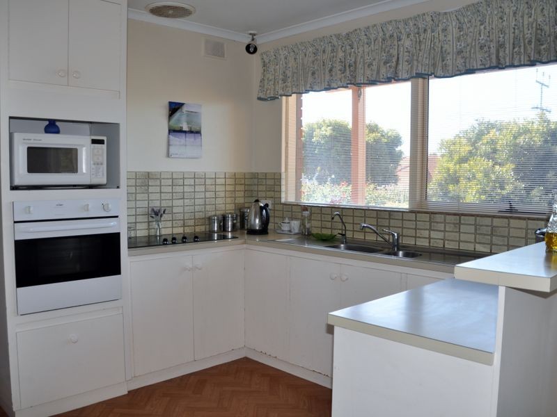 35 Renown Avenue, Victor Harbor SA 5211