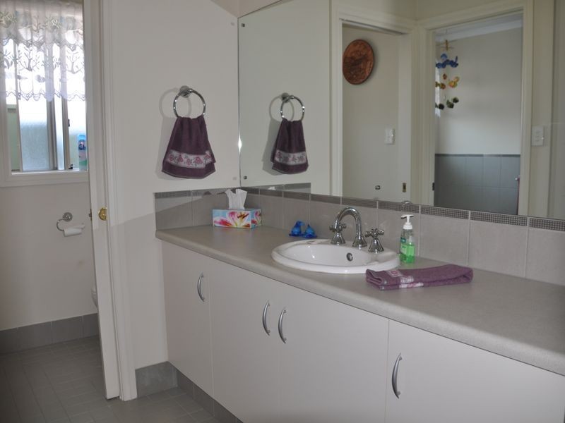 7 Wishart Cres, Encounter Bay SA 5211