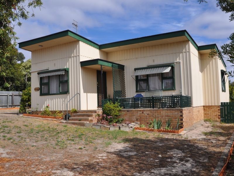 13 Surrey Avenue, Victor Harbor SA 5211