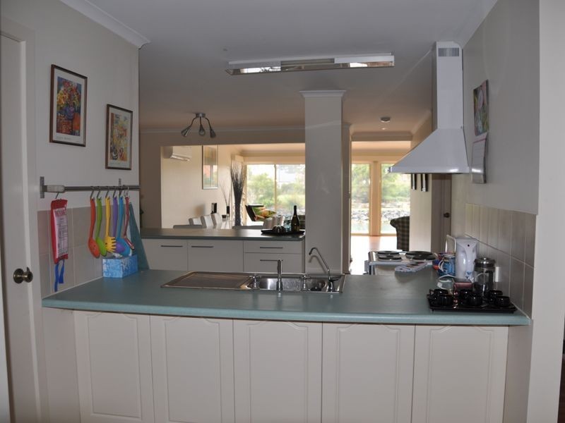 60 Lakeside Cct, Encounter Bay SA 5211