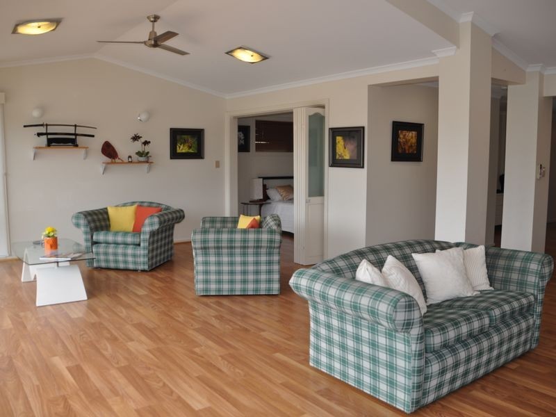 60 Lakeside Cct, Encounter Bay SA 5211