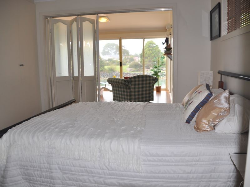 60 Lakeside Cct, Encounter Bay SA 5211