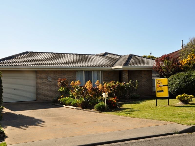 27 Dundalk Ave, Mccracken SA 5211