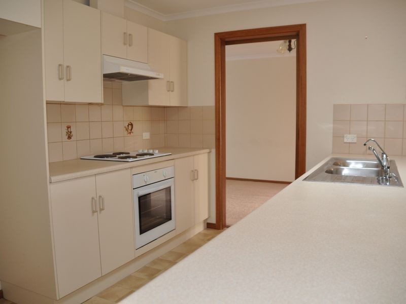 27 Dundalk Ave, Mccracken SA 5211