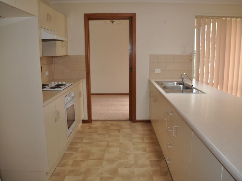 27 Dundalk Ave, Mccracken SA 5211