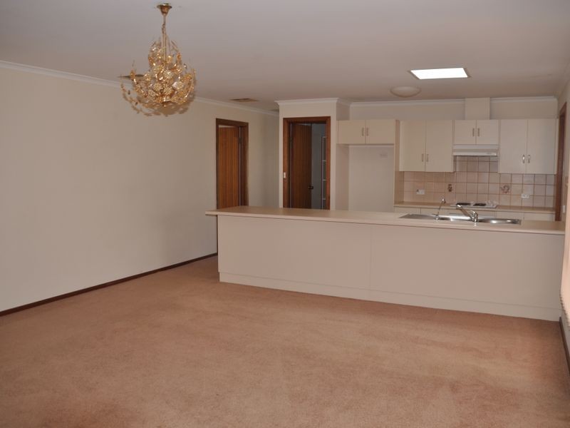 27 Dundalk Ave, Mccracken SA 5211