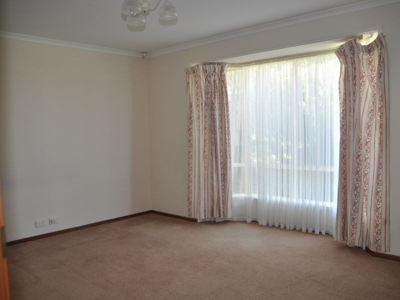 27 Dundalk Ave, Mccracken SA 5211
