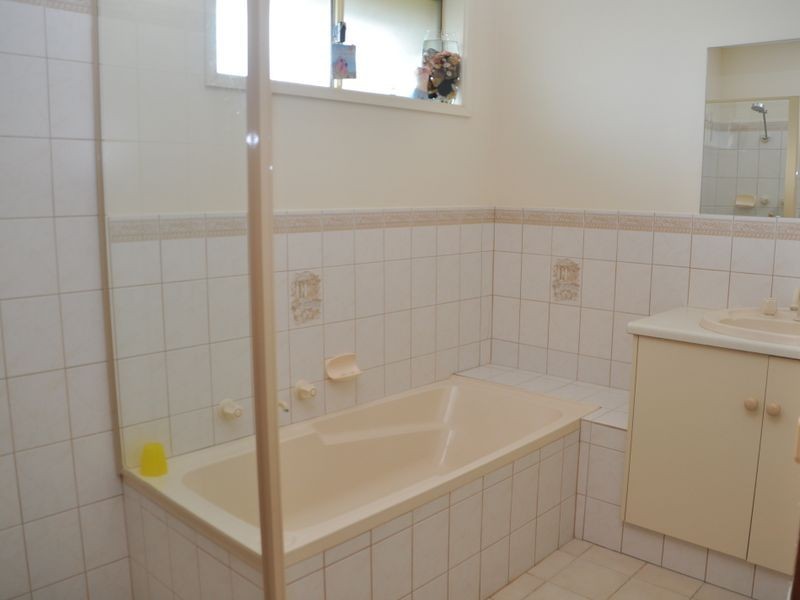 27 Dundalk Ave, Mccracken SA 5211