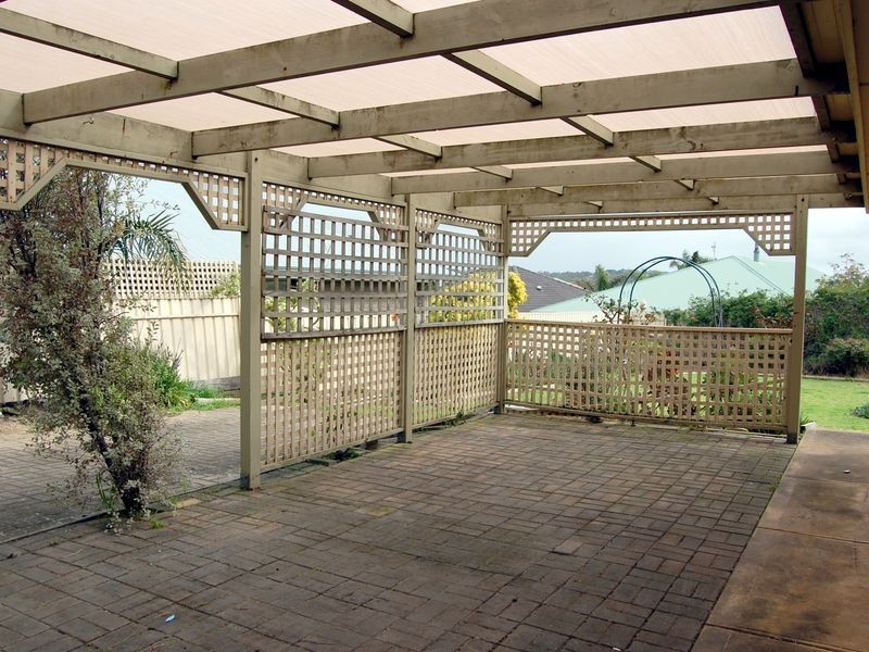 27 Dundalk Ave, Mccracken SA 5211