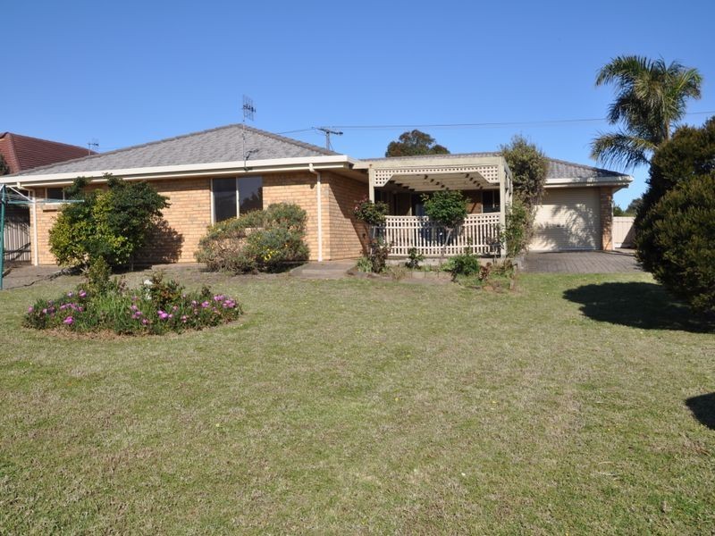 27 Dundalk Ave, Mccracken SA 5211