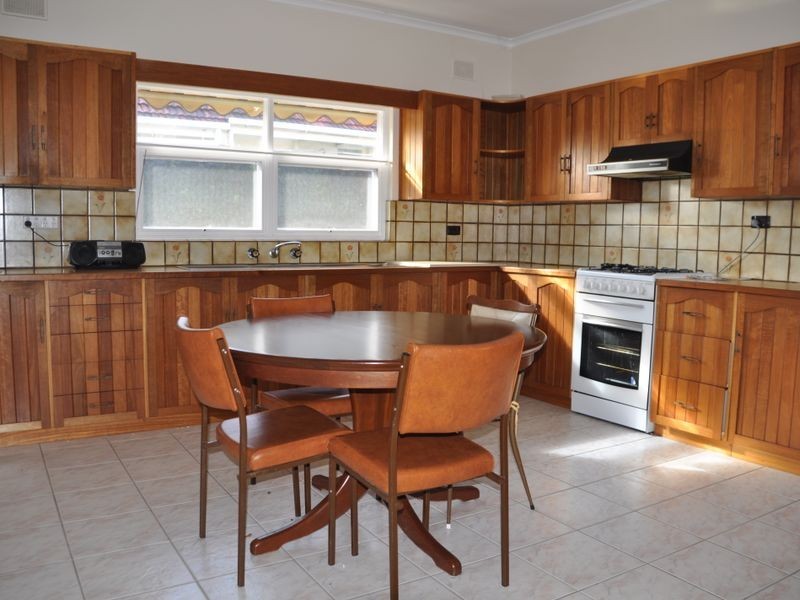 16 Leworthy Street, Victor Harbor SA 5211