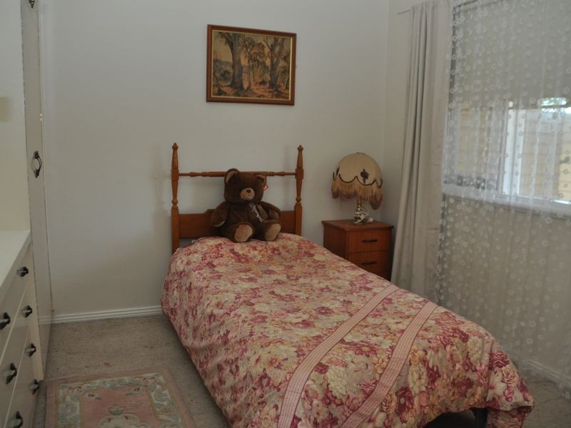 16 Leworthy Street, Victor Harbor SA 5211