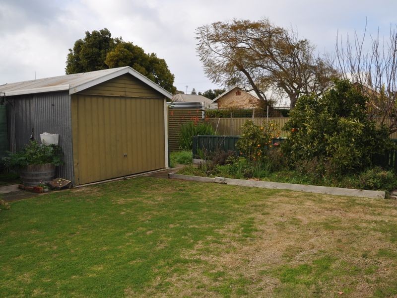 16 Leworthy Street, Victor Harbor SA 5211