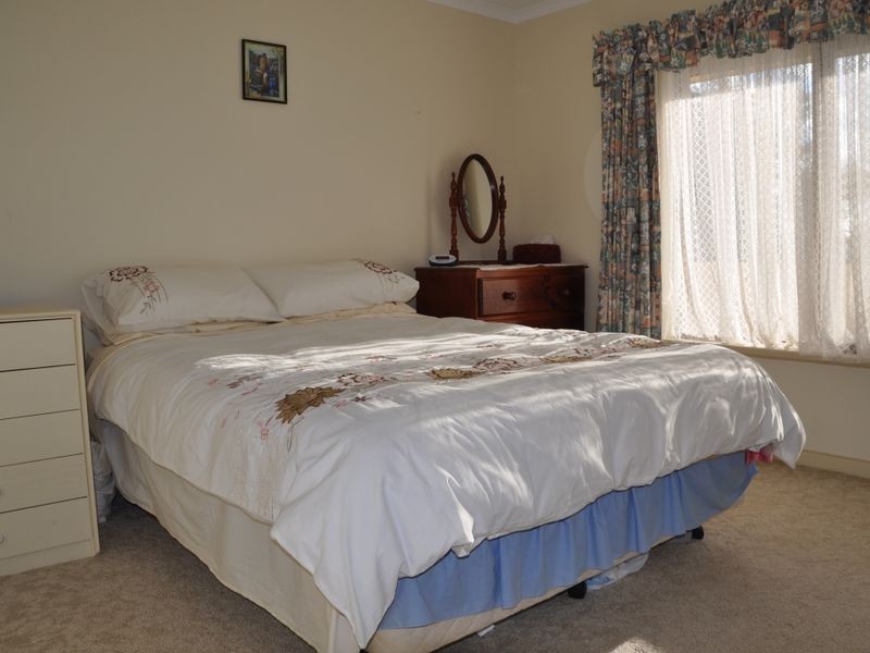 6 Dene Avenue, Victor Harbor SA 5211