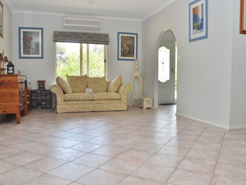 6 Lipizzaner Dr, Hindmarsh Valley SA 5211