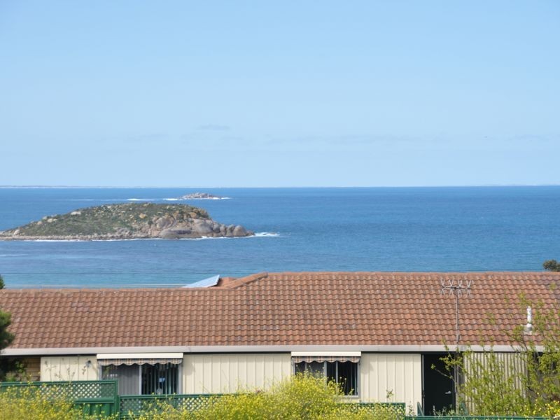 12 Rosemary Crt, Encounter Bay SA 5211