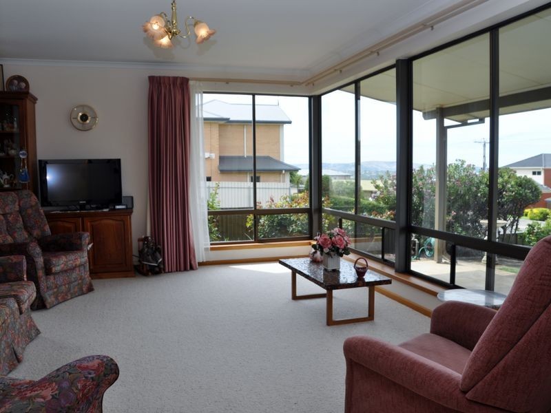21 Norma Crescent, Encounter Bay SA 5211