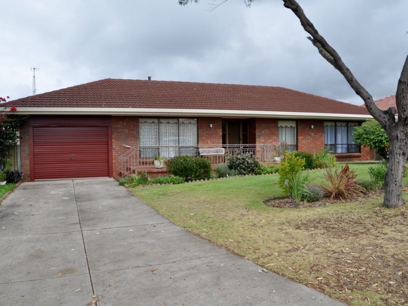 51 Renown Avenue, Victor Harbor SA 5211